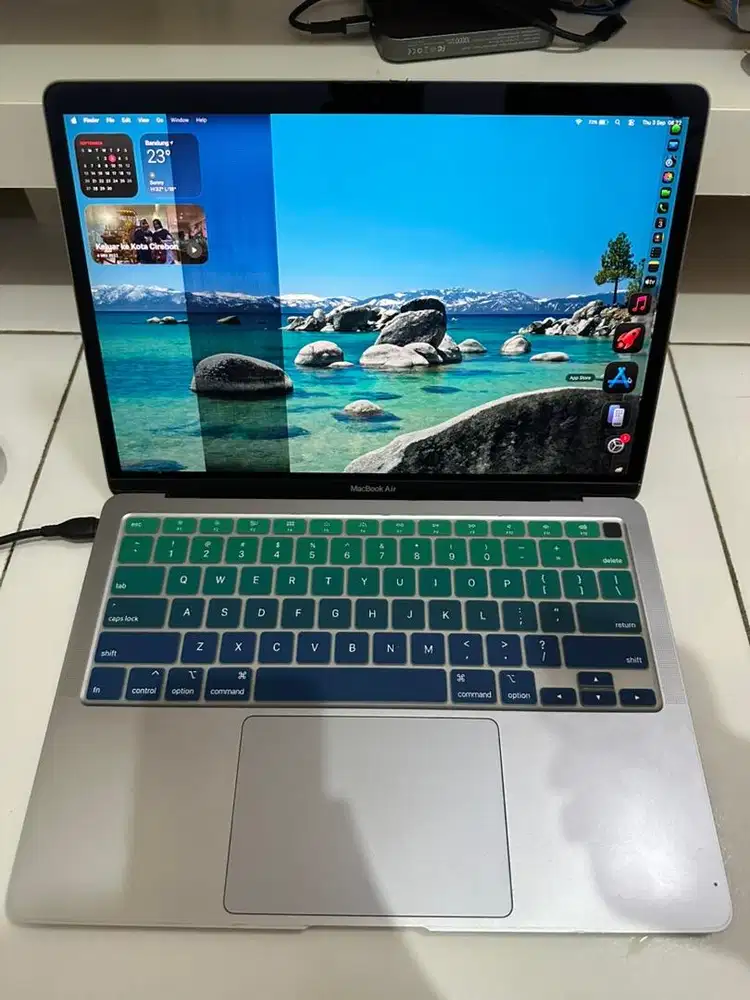 Macbook air retina 2020 grey M1 CHIP 8/256gb batangan resmi MURAH
