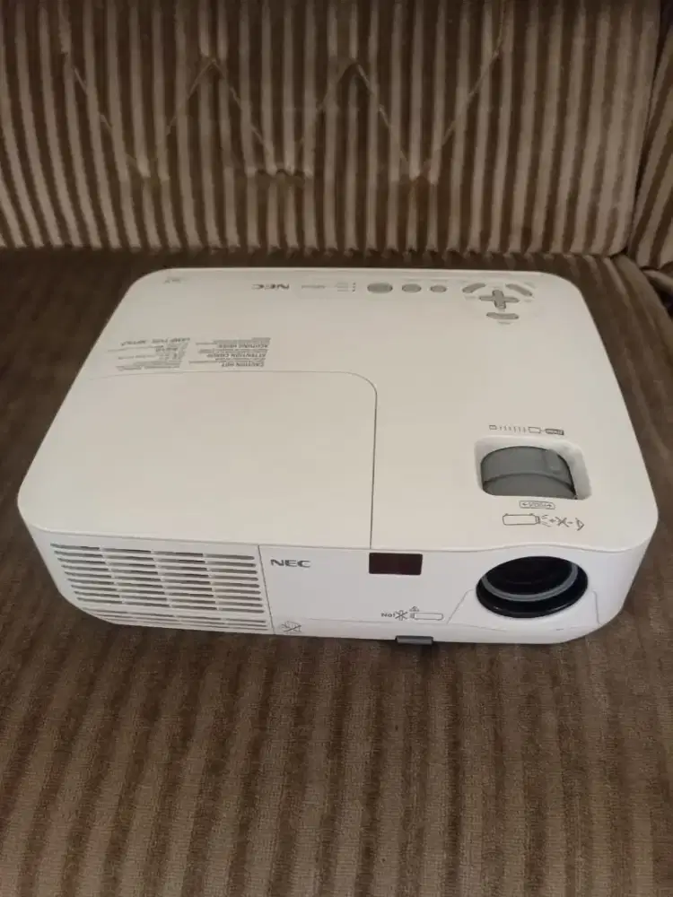 Proyektor Nec NP 210