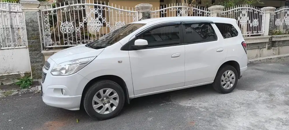 Chevrolet spin manual 1,2 2014 putih irit