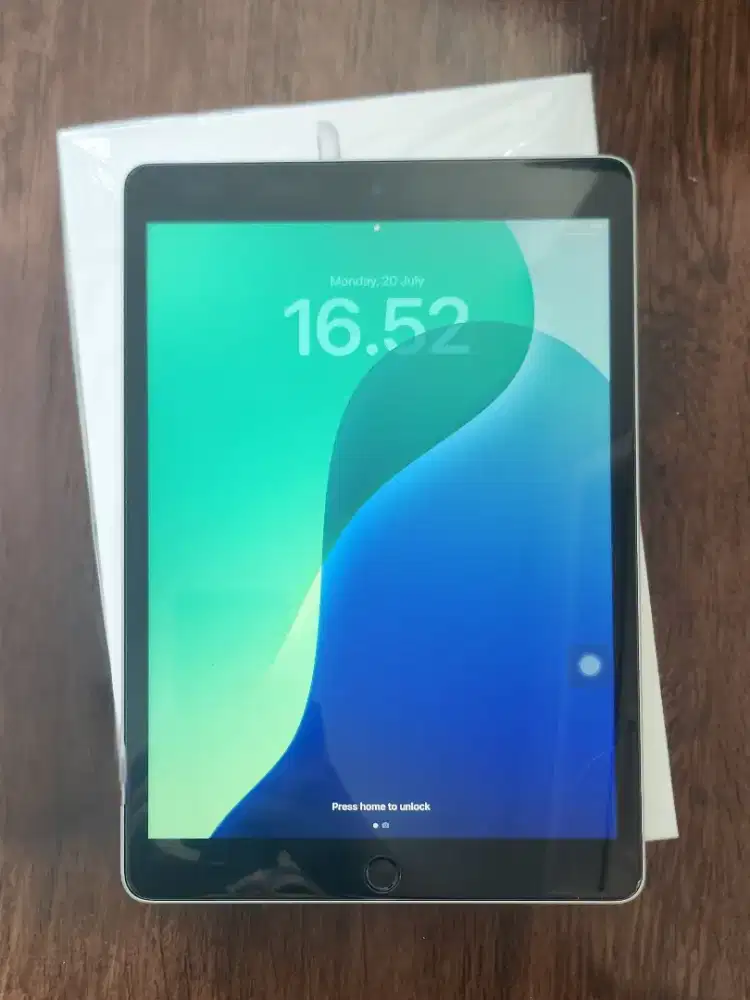Ipad 9 generation 64Gb ibox resmi full set, free keyboard