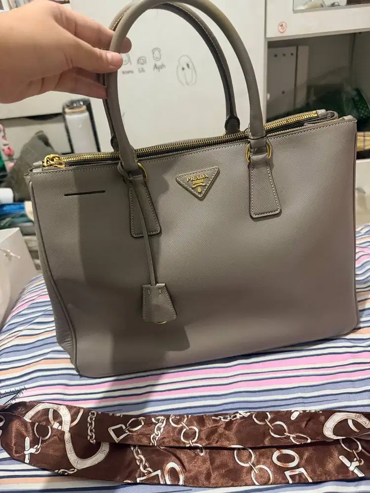 Prada Saffiano Lux (Galleria) Double Zip Bag - Argilla (Light Grey)