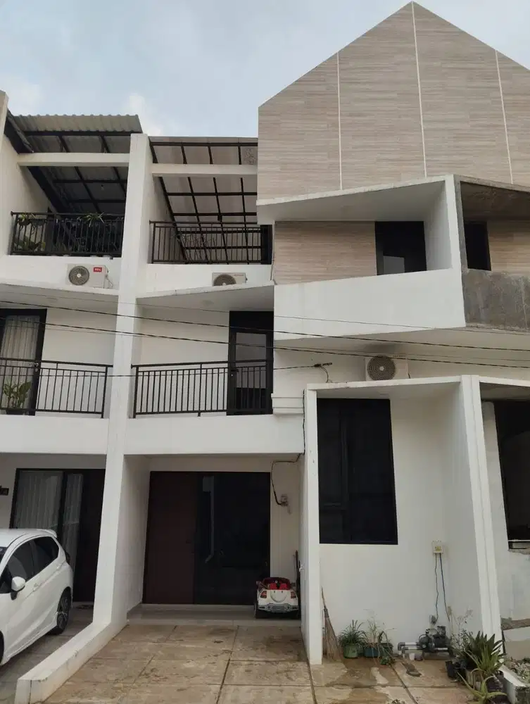 Rumah Tinggal di Bintaro Tangerang Selatan sudah custom, oper kredit