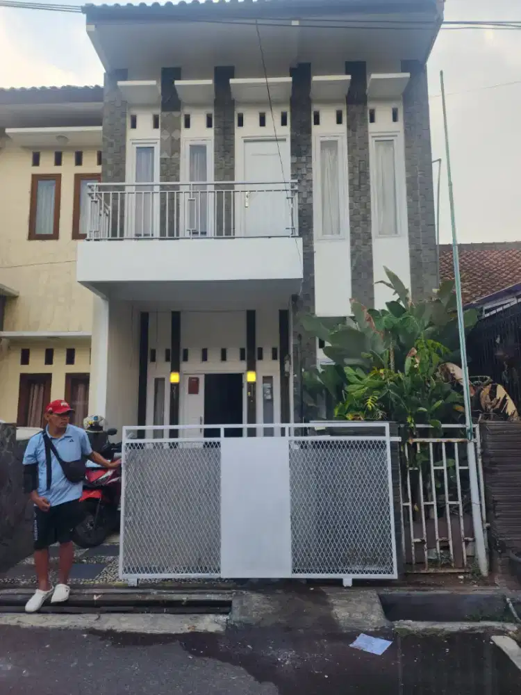 DISEWAKAN RUMAH PUSAT KOTA BANDUNG