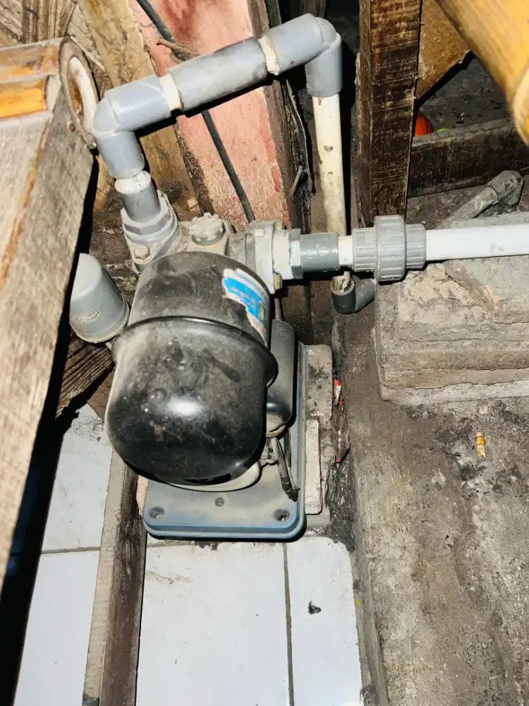 Jasa servis AC kulkas mesin cuci pompa air bongkar pasang AC dll