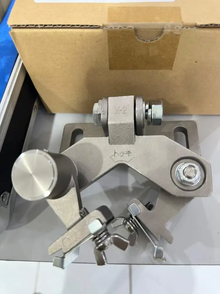 Wheel flange applicator x-2
