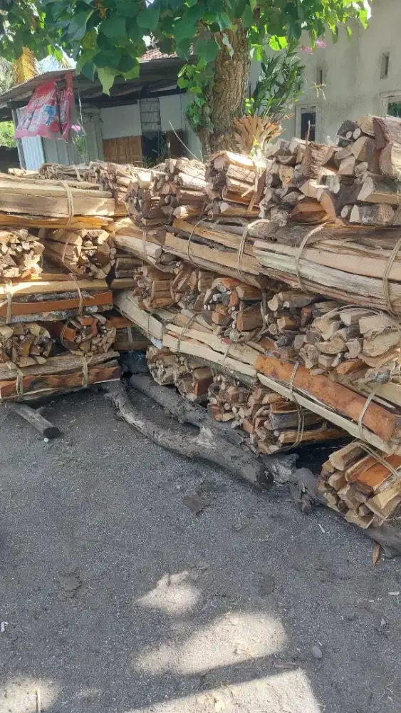 Kayu bakar kering