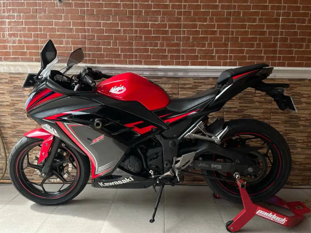 Kawaski Ninja 250 SE 2015 Hitam