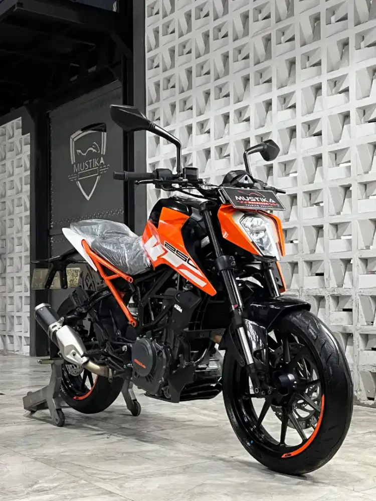 KTM DUKE 250 ABS 2018 - Chintia Mustika