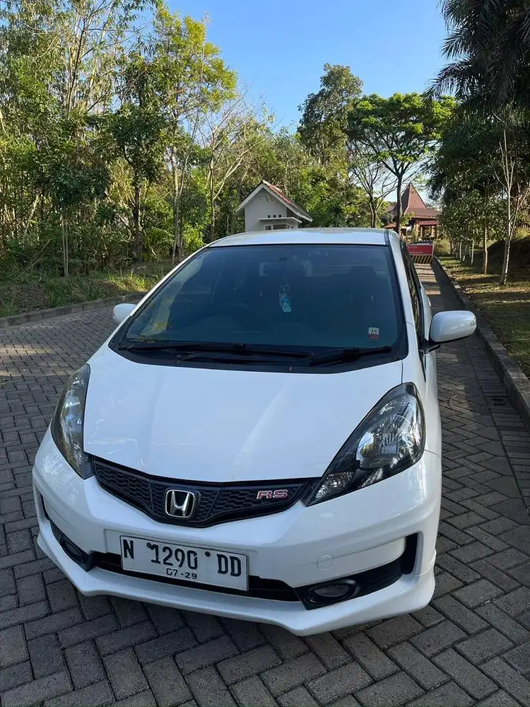 HONDA JAZZ RS 1.5 AT 2014 PUTIH