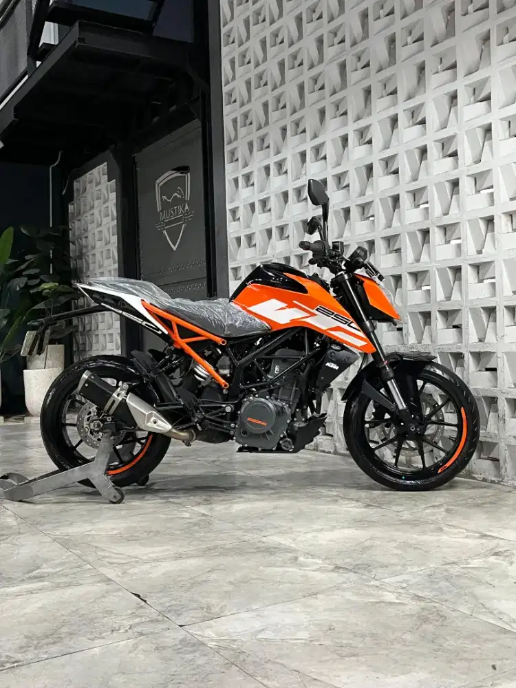 KTM DUKE 250 ABS 2018 - Chintia Mustika