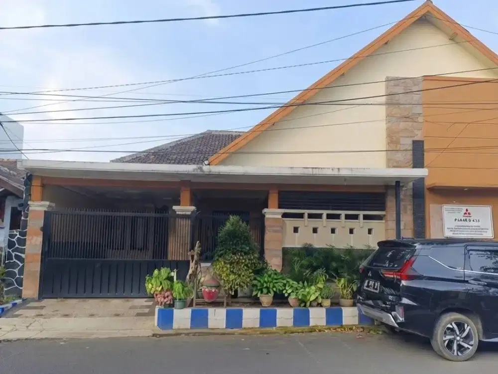 DIJUAL Rumah Terawat Ada Kolam Ikan Siap Huni Lingkungan Aman dan Asri Row Jalan LebarDekat Pusat Perbelanjaan dan Sekolah di Perumahan Dirgantara