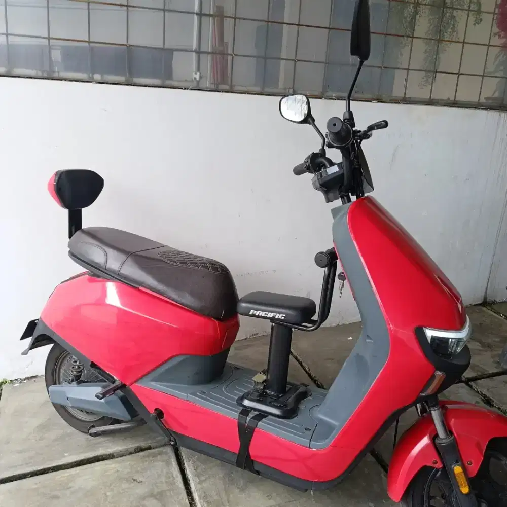 DIJUAL CEPAT SEPEDA LISTRIK MERK  WINFLY M-70  MULUS