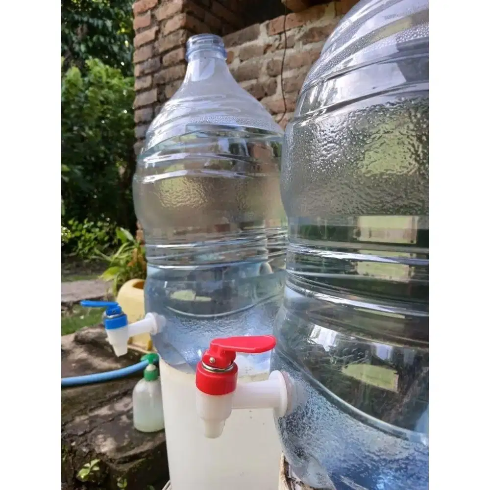 Galon kran buat cuci tangan dan y