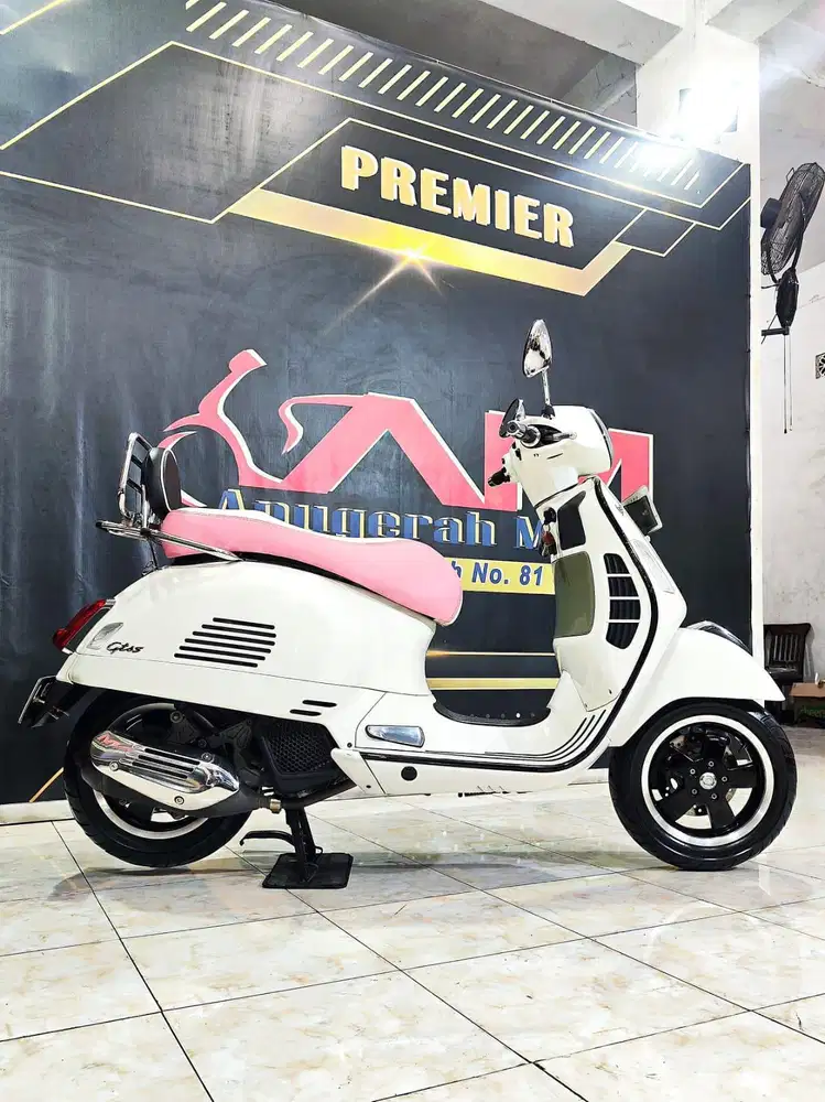 Piaggio GTS Classic 150cc ABS white inccone Th 2017. Anugerah Motor