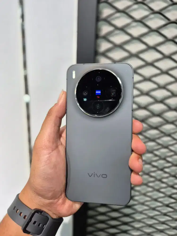 JUAL CEPAT ‼️
VIVO X300 12/256 GB , LIKE NEW