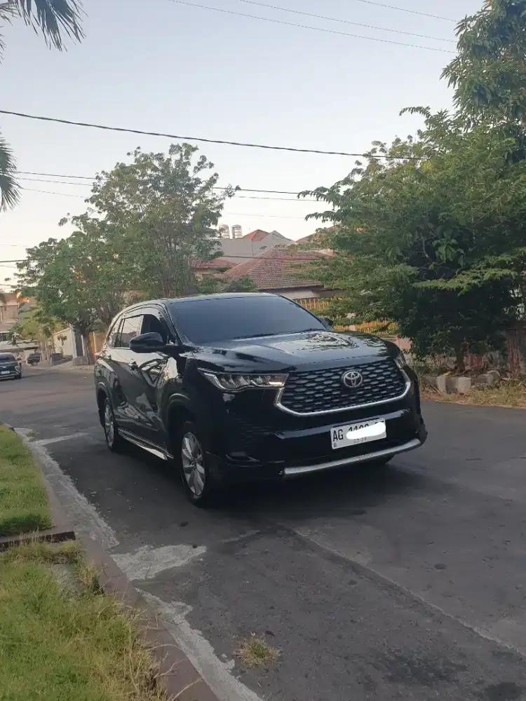 Innova Zenix 2024 V RSE Matic Km 40rb warna hitam bensin istimewa