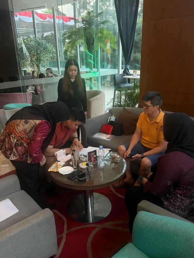 DICARI HOST LIVE KOSMETIK YANG BISA MAKE UP