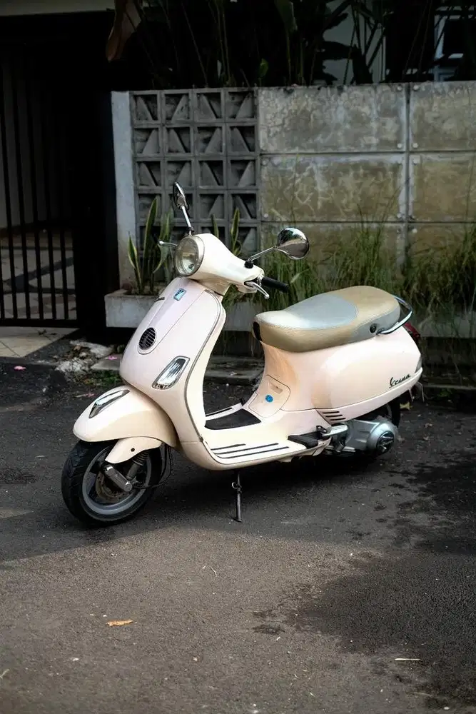 VESPA LX 150 2VIE TAHUN 2012