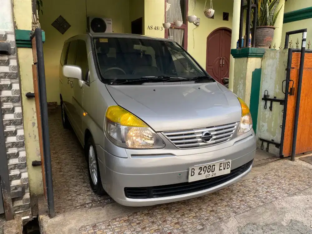 Dijual Serena 2.0 CT 2012 A/T KM 110 Ribuan