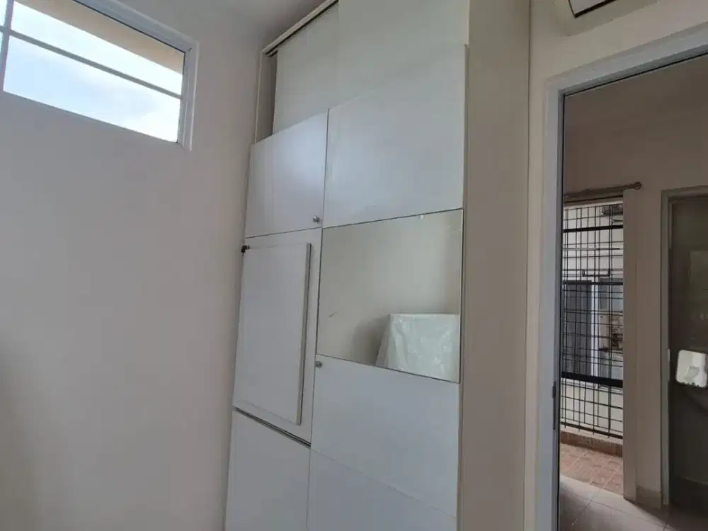 DISEWAKAN RUMAH FURNISHED DI CLUSTER AMARILLO VILLAGE POSISI HOOK, DI GADING SERPONG