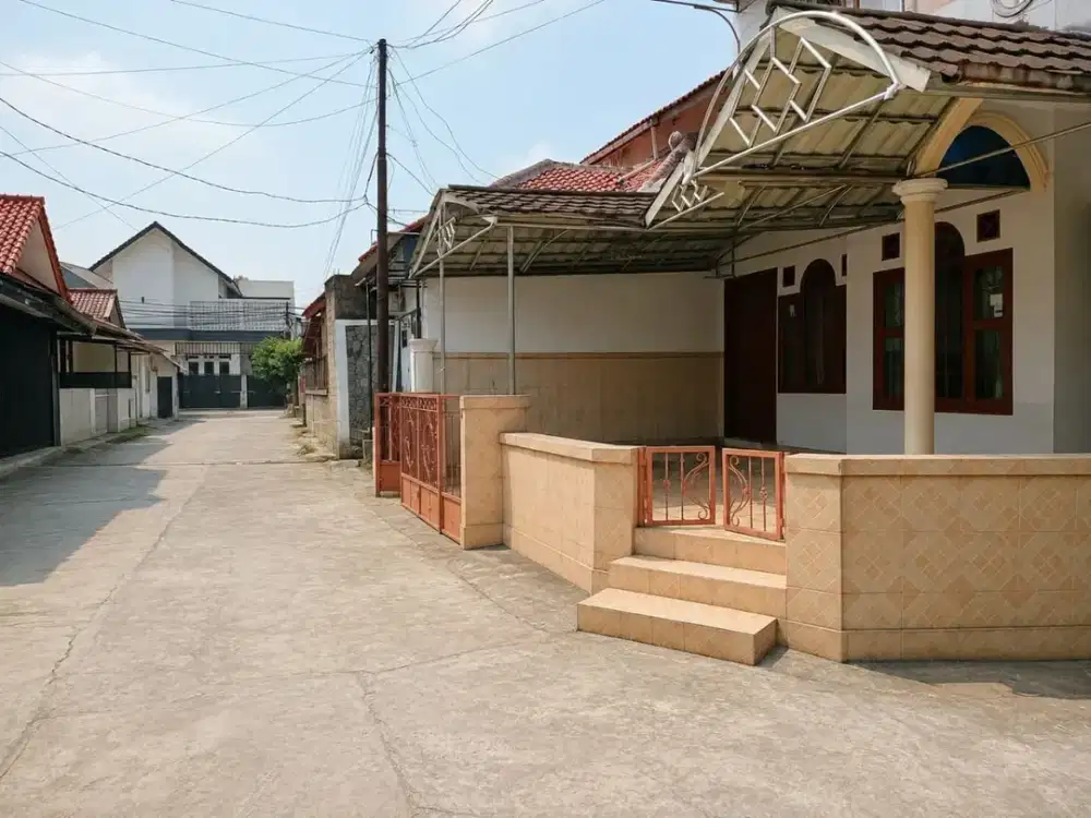 Dijual Murah Rumah Hook 2 Lantai di Tanah Baru Beji - Depok