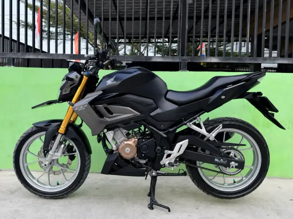 Motor CB 150R V4 tahun 2024 km masih 3000an