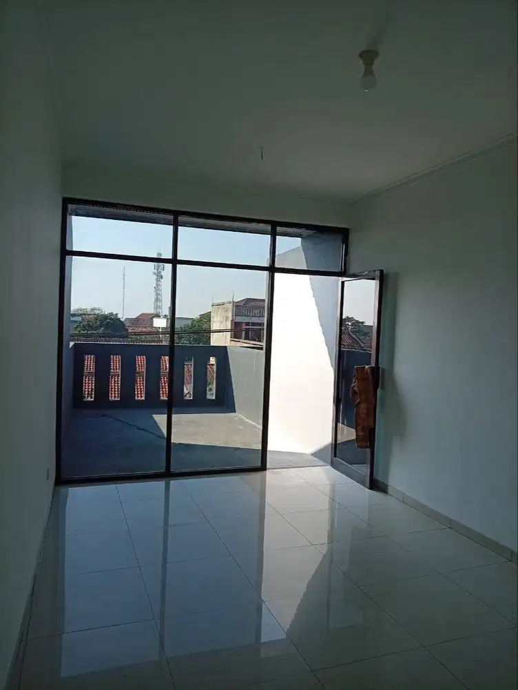 Disewakan Ruko 3 Lantai Full Renov Siap Pakai di Mainroad Kopo Bandung