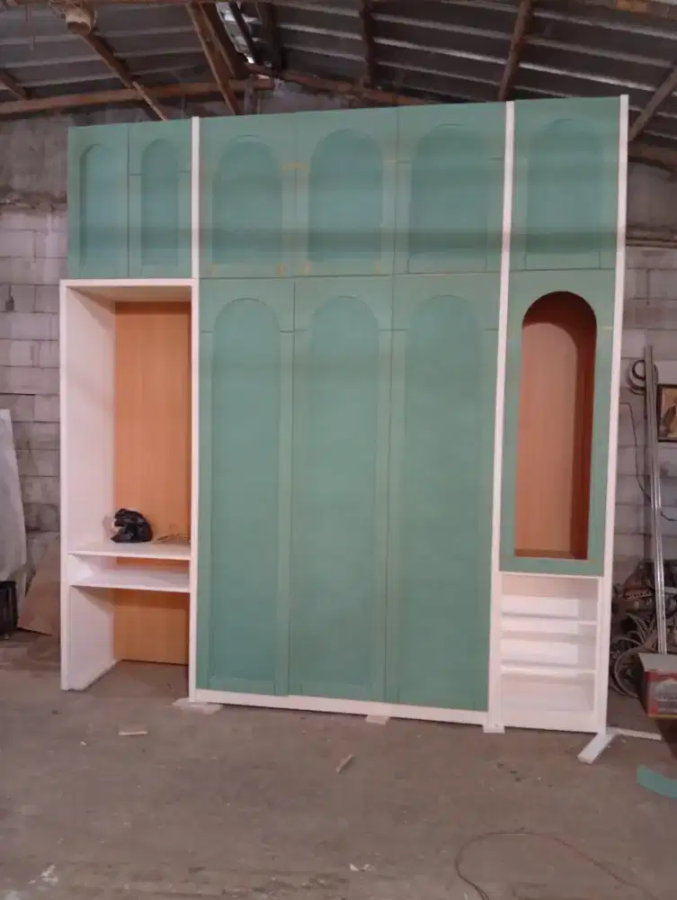 Jasa pembuatan custom interior furniture.