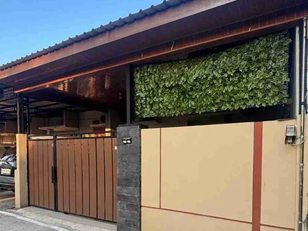 Rumah Cantik Pagar Canopi di Gedongan Colomadu