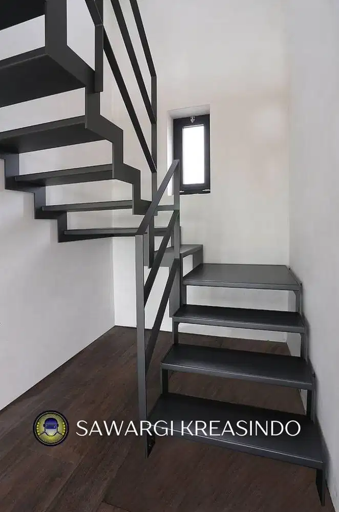 Tangga Besi untuk Rumah 2 Lantai Minimalis, Fungsional, Murah
