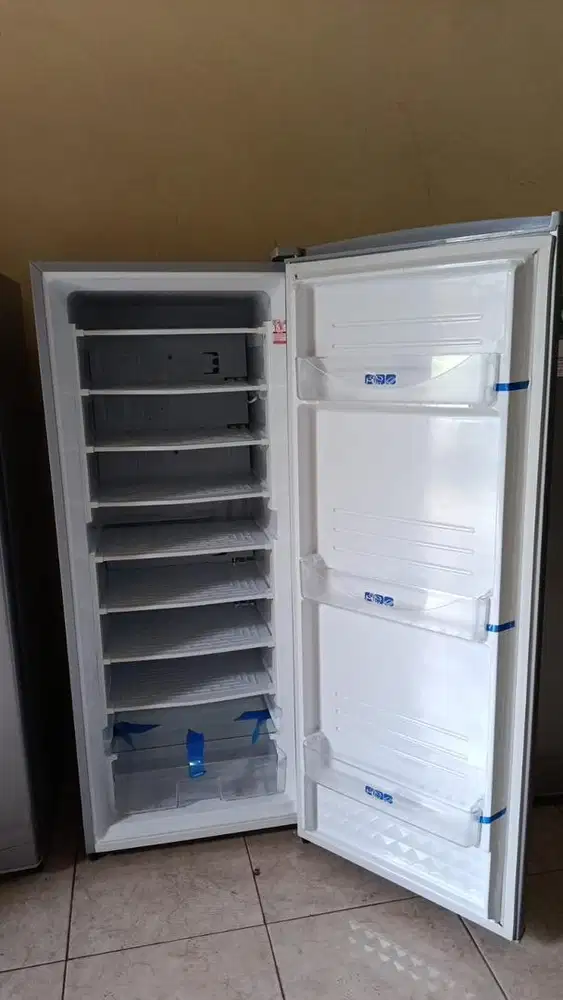 Dijual freezer pembeku sharp 8 rak baru dan bekas