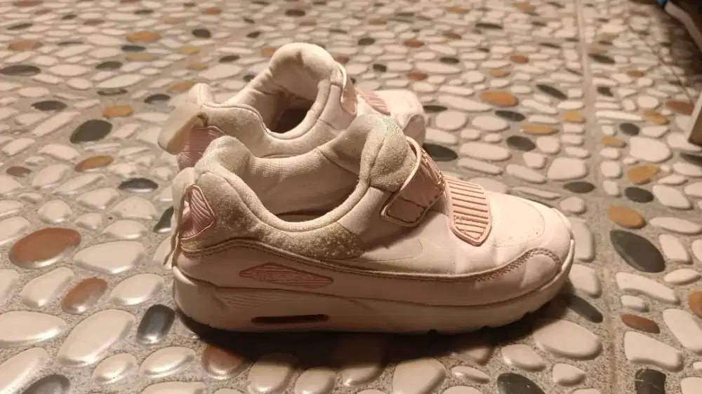 Sepatu anak nike airmaxsize 31 vietnam pink