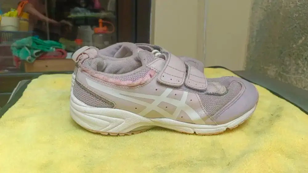 Sepatu asic size 32 cewe made Indonesia