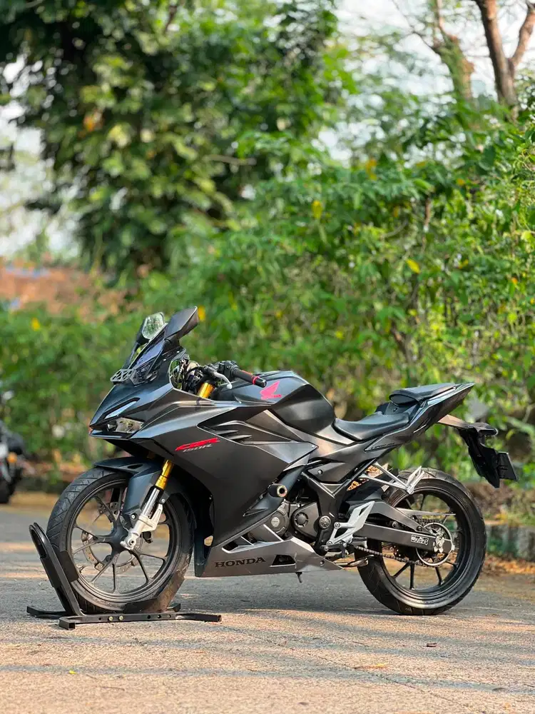HONDA NEW CBR 150R 2022 HITAM KM 7K PAJAK PANJANG SUPER MULUS