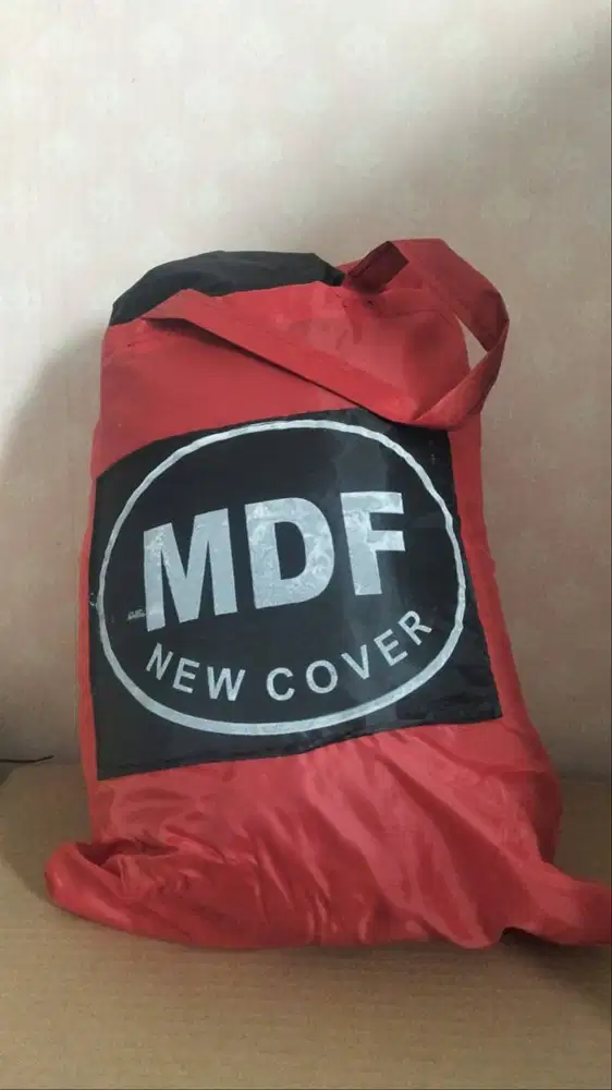 Cover Brio warna merah