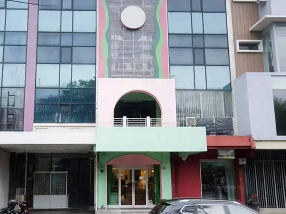 Disewakan Ruko Puri Indah Kembangan Jakarta Barat Pinggir Jalan Raya Pesanggrahan - 4.5 Lantai, LB 270M² Siap Pakai
