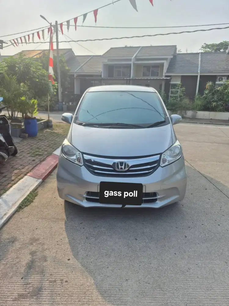 Honda Freed 1.5 S Matic 2013 Facelift White Mulus Siap Pakai