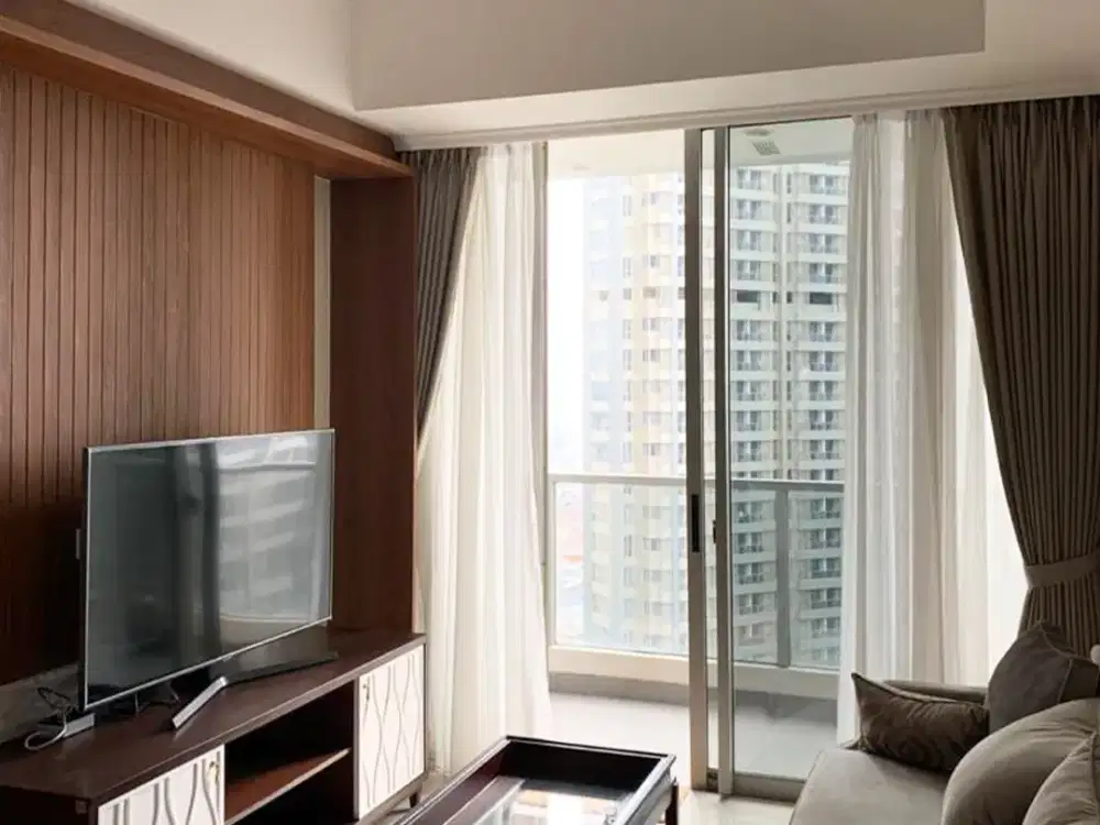 Dijual 2.8 milyar, Fully Furnished 2 Bedroom, Taman Anggrek Residences, Pool View