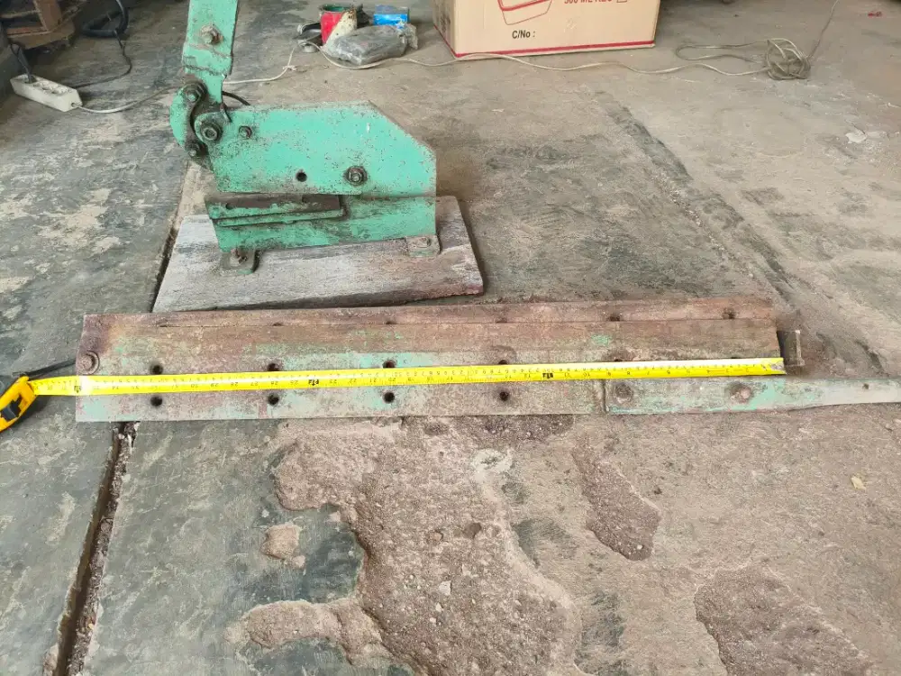 Pisau Potong Industri Tekuk Plat Baja