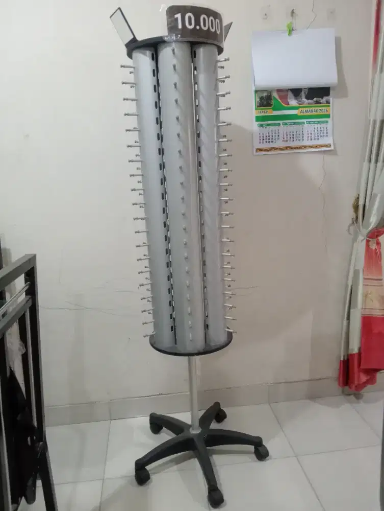 Rak kacamata tinggi