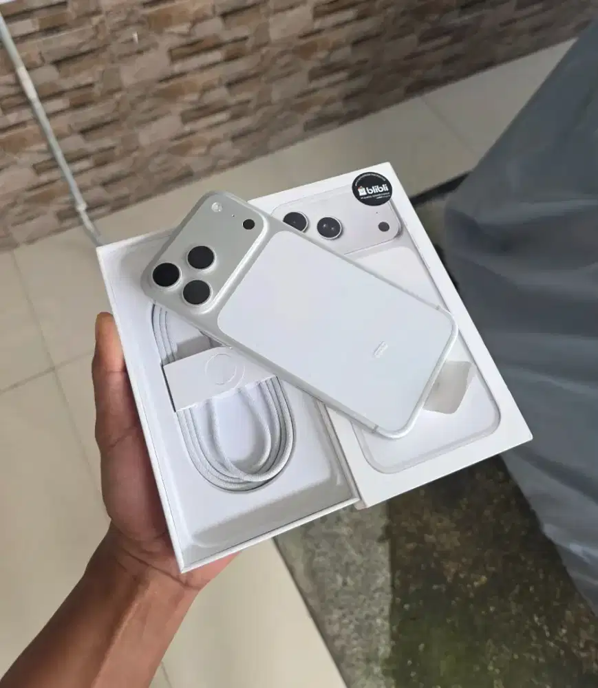 iPhone 17 Pro max 256GB Garansi Bli2 belum ada sebulan pake