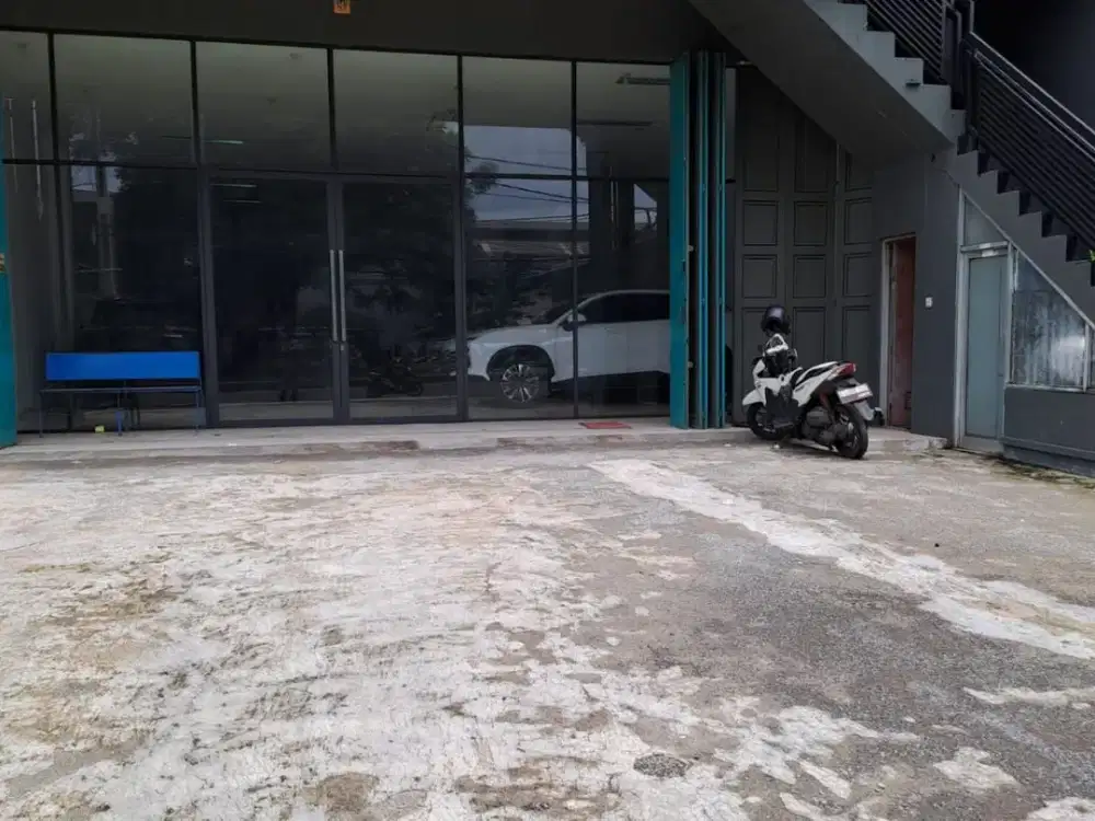 Dijual/Disewakan Gedung di pinggir jalan raya Bekasi Kota.