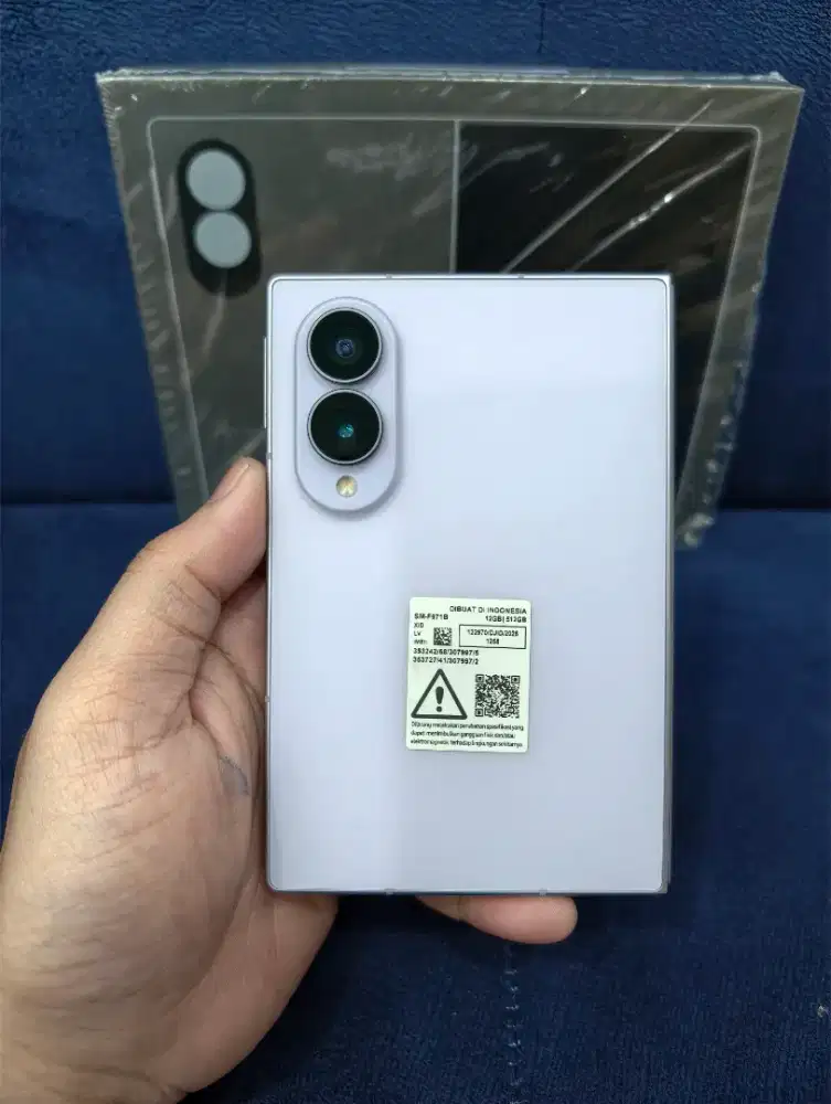 Samsung Galaxy zFold 8 12/512 Lavender 1 bulan pakai
