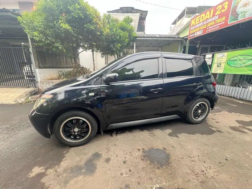 Toyota ist 2003 Bensin