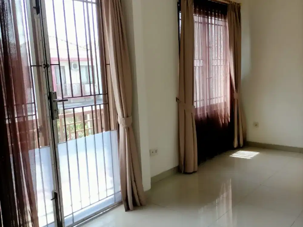 Dijual Cepat Rumah Hook 6X16 Sudah Renov 2,5 Lantai di Cluster Asia Green Lake City (Lb104)