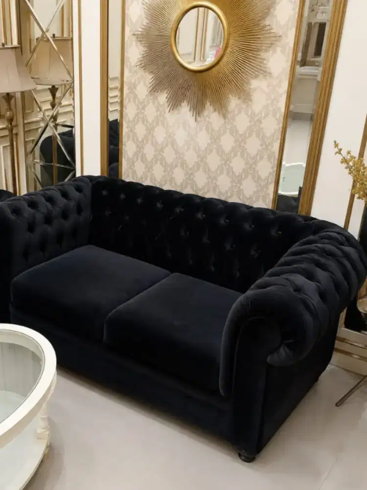 Sofa Hitam Chesterfield Elegan Bekas Murah