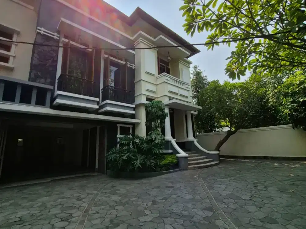 jual rumah mewah ada kolam renang di menteng jakpus