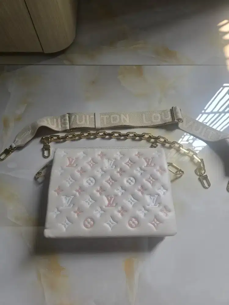 Tas LV warna putih bunga pink
