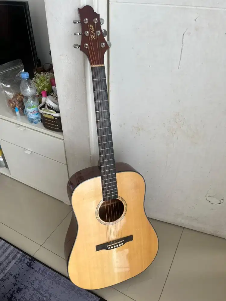 Gitar second merek R.Hall