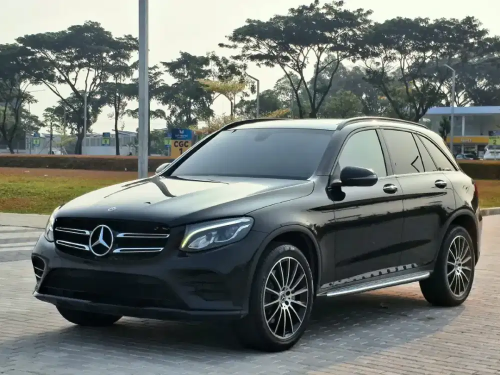 Mercedes Benz GLC 200 AMG Night Edition At' 2019 Bensin Hitam Metalik